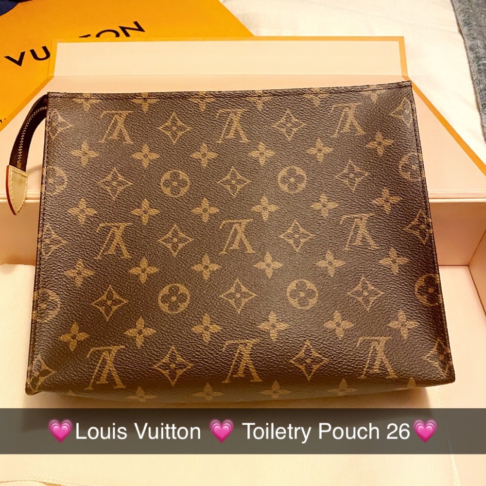 Authentic 💗 Louis Vuitton Toiletry Pouch  26 💗